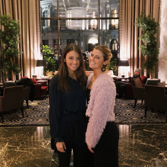 Meet your Posher, Caroline - Picture 1 of 1